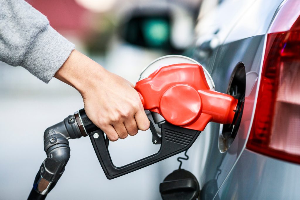 Aproveite o app para economizar gasolina (fonte: adobe stock)