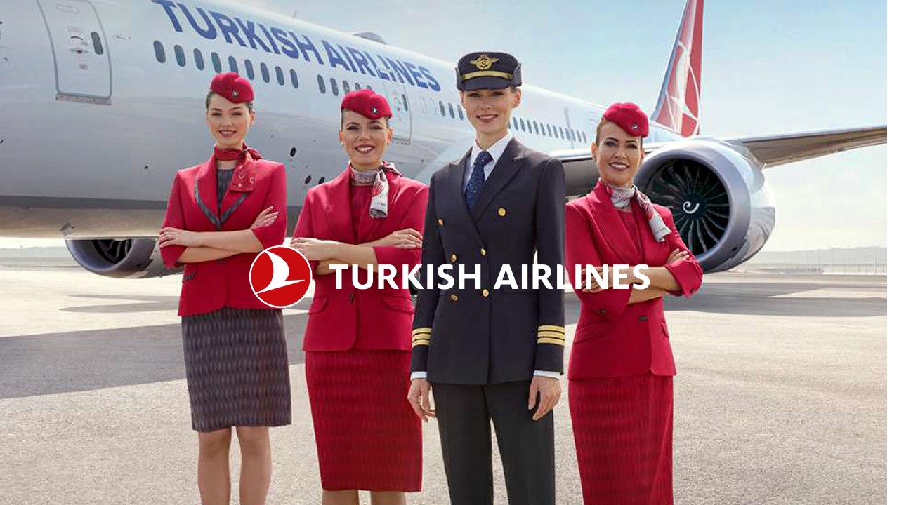 Equipe de aeromoças e piloto da Turkish Airlines